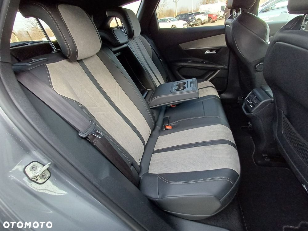 Peugeot 3008 1.6 PureTech HYbrid GT Line S&S EAT8 - 32