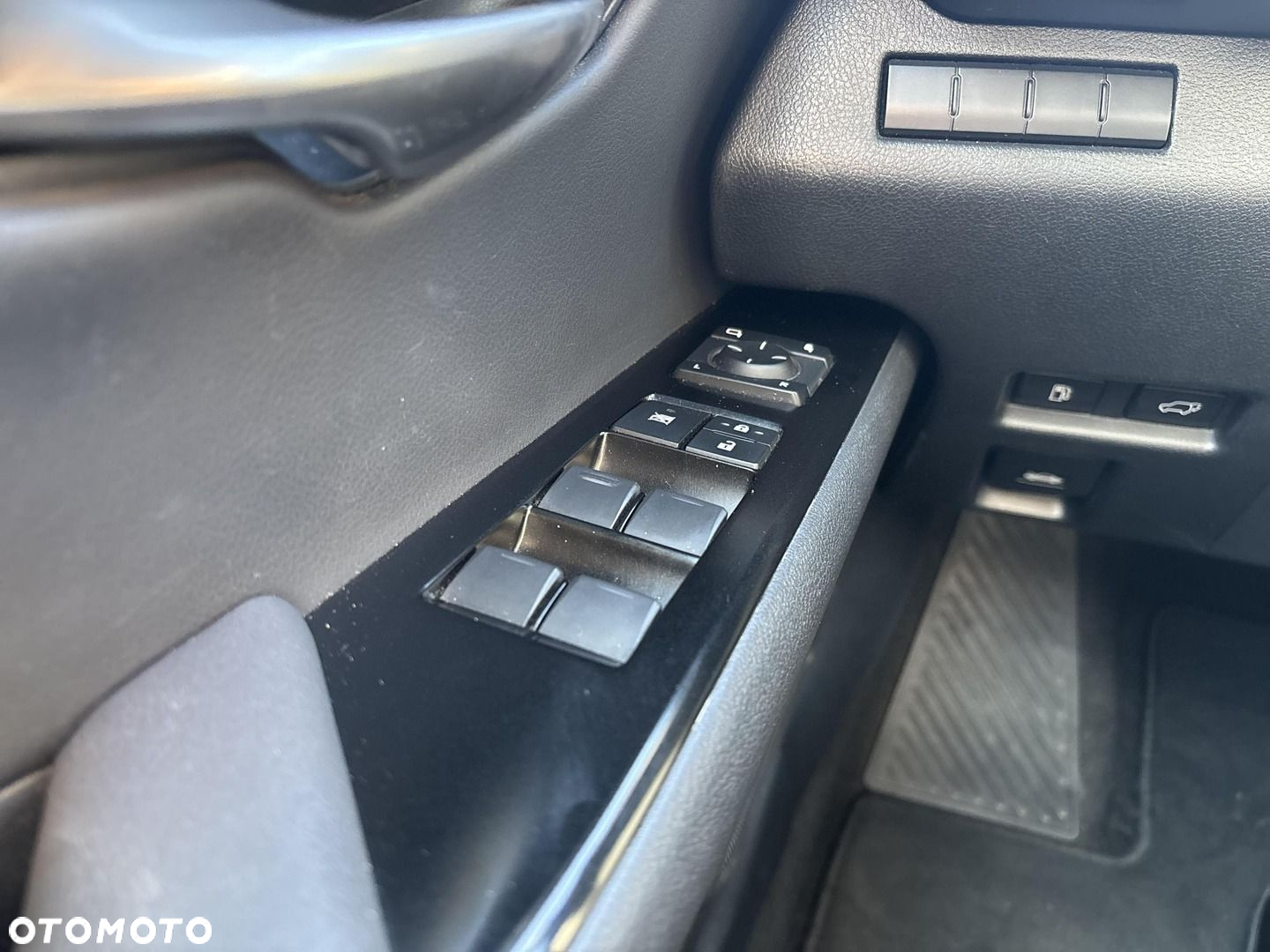 Lexus UX 250h GPF F Impression 2WD - 18