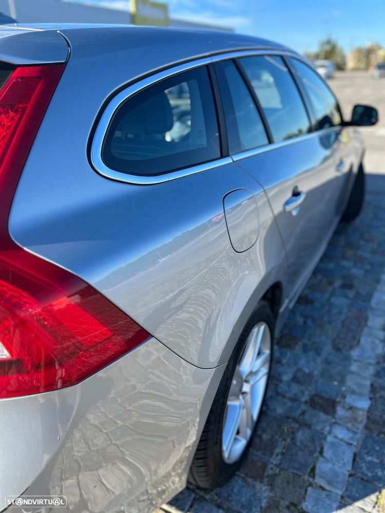 Volvo V60 D6 Plug-In-Hybrid AWD Geartronic Summum - 19
