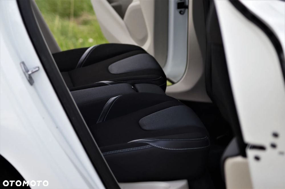 Volvo V40 - 24