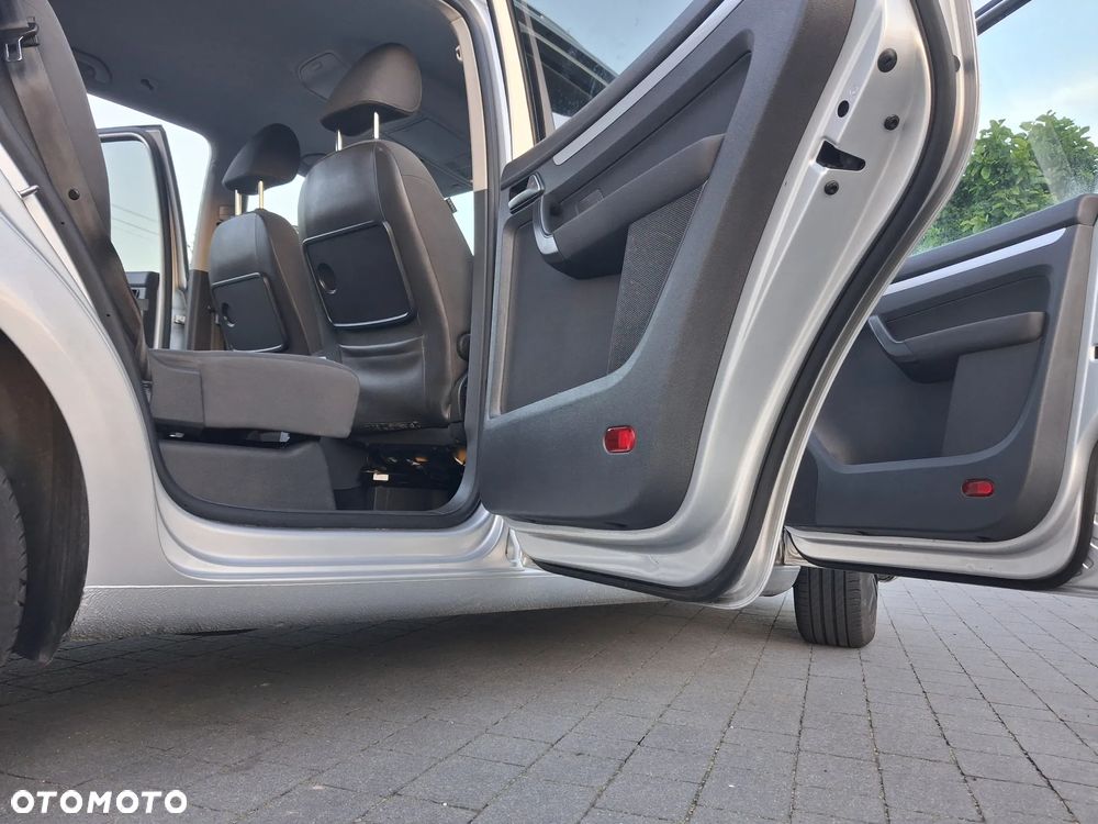 Volkswagen Touran 1.2 TSI STYLE - 19