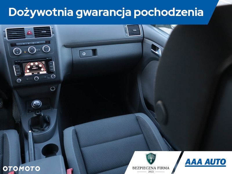 Volkswagen Touran - 10
