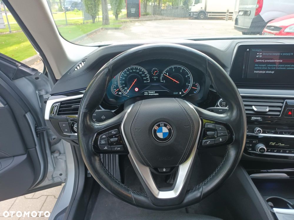 BMW Seria 5 2018 photo 2