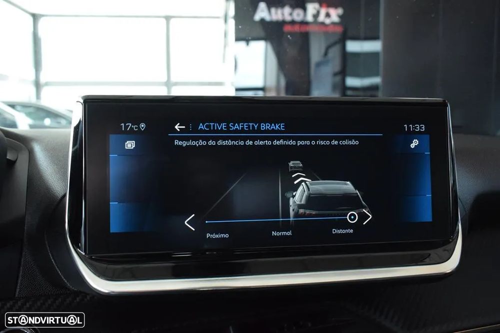 Peugeot 2008 1.5 BlueHDi Allure EAT8 - 32