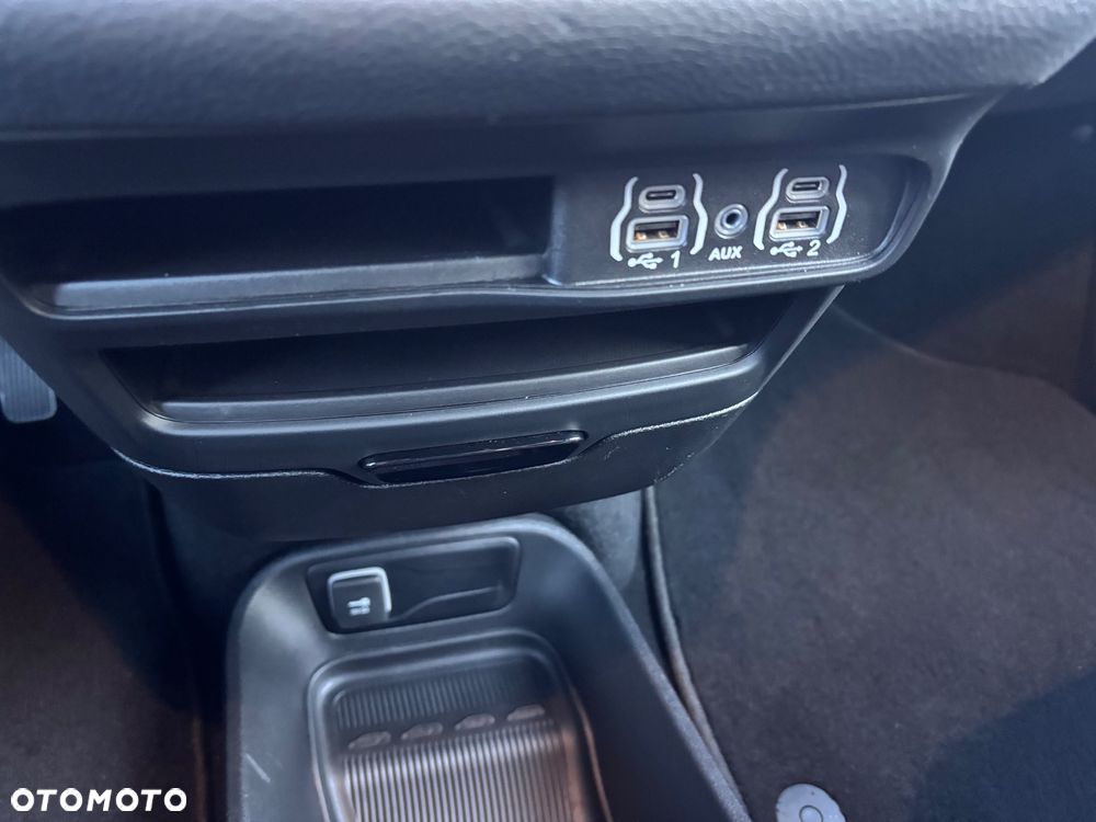 Chrysler Pacifica - 35