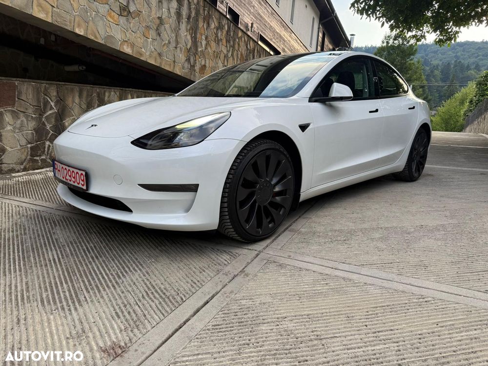 Tesla Model 3 Performance - 4