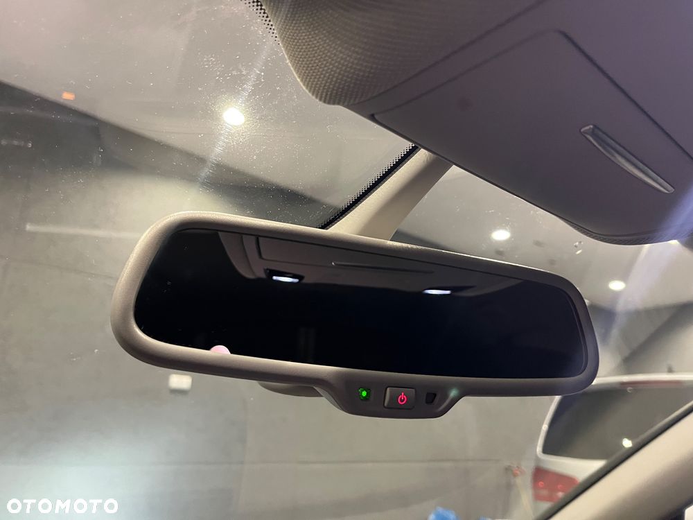 Audi A6 Avant 2.0 TDI Ultra S tronic - 25