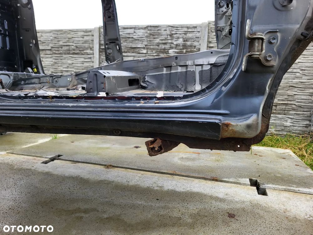 Toyota Hilux VII Próg Słupek Prawy - 2