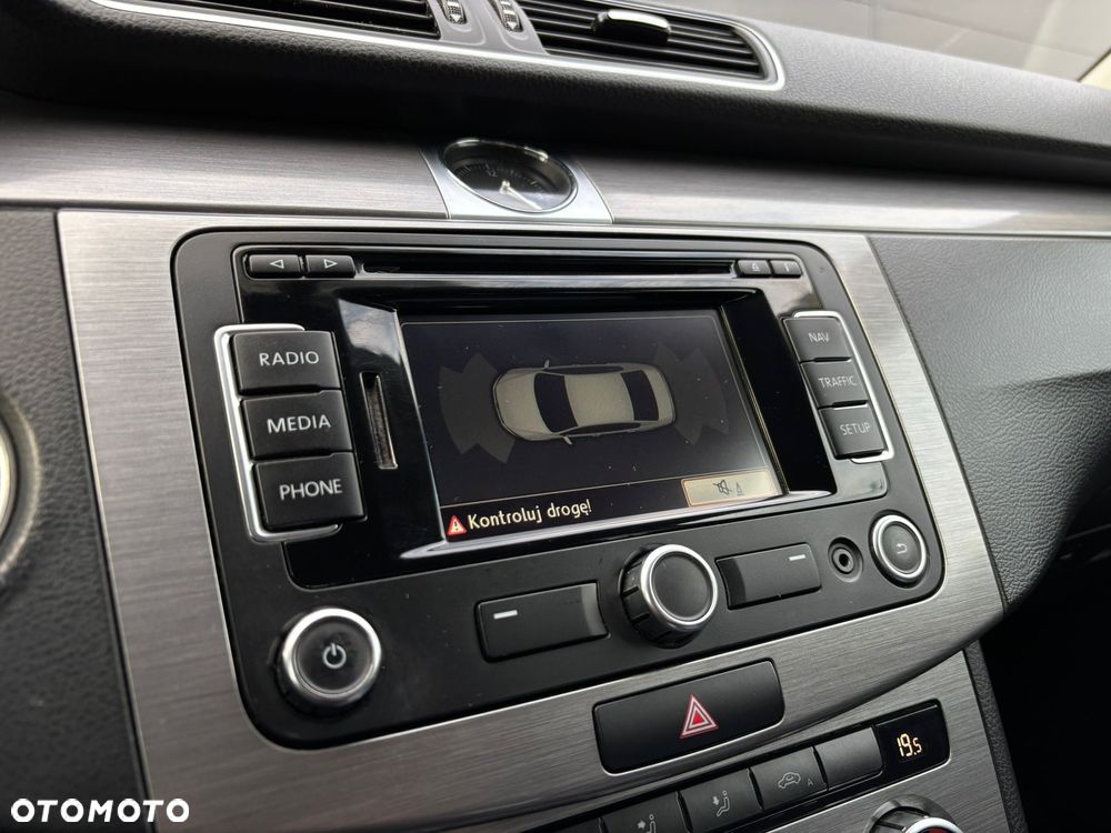 Volkswagen Passat 2.0 TDI Comfortline - 21