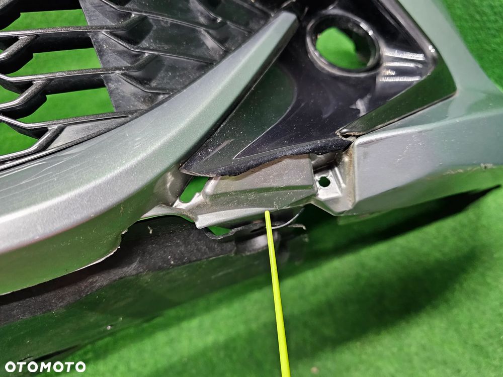 TOYOTA COROLLA E21 ----> ORYGINALNY ZDERZAK PRZEDNI - 12