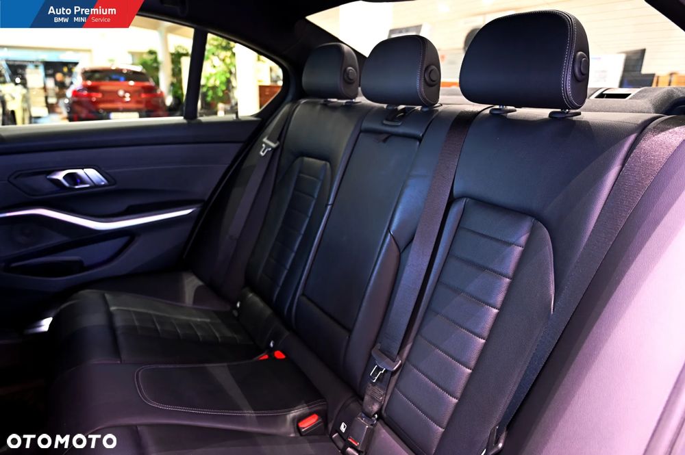 BMW Seria 3 320d xDrive M Sport sport - 16
