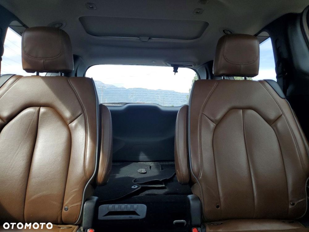 Chrysler Pacifica - 9