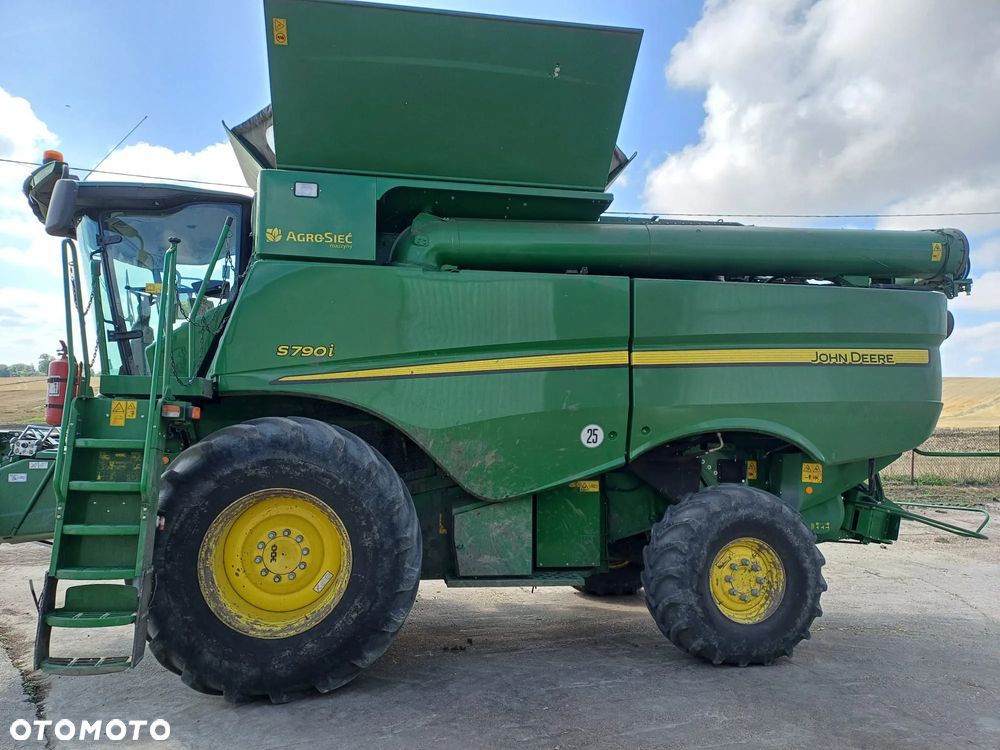 John Deere S790 - 1