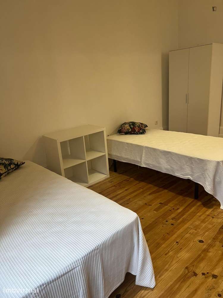 Quarto - localizado em Montes Claros Coimbra - Grande imagem: 2/13