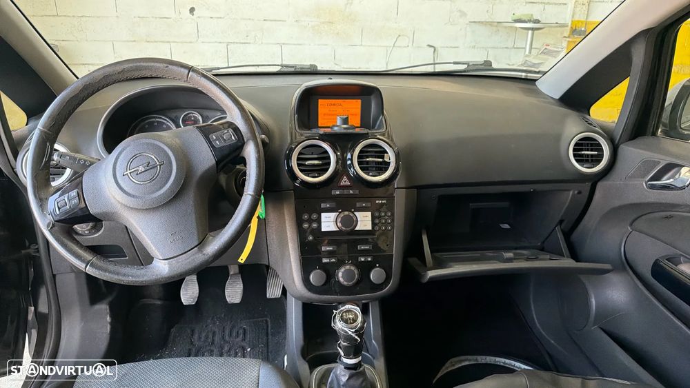 Opel Corsa 1.2 Cosmo - 4