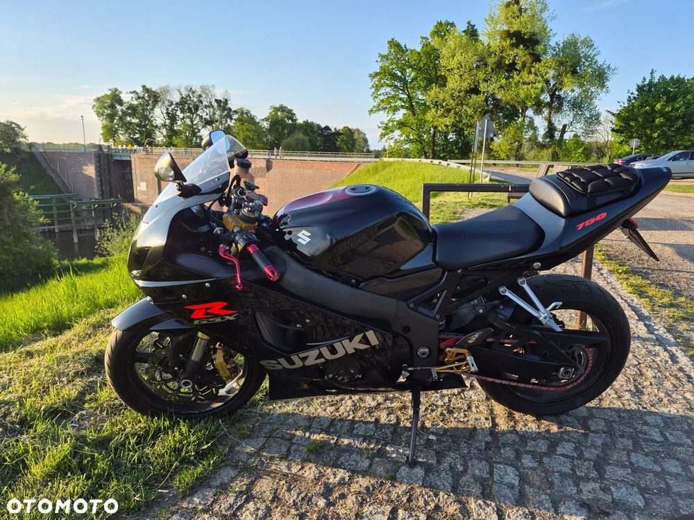 Suzuki GSX-R - 1