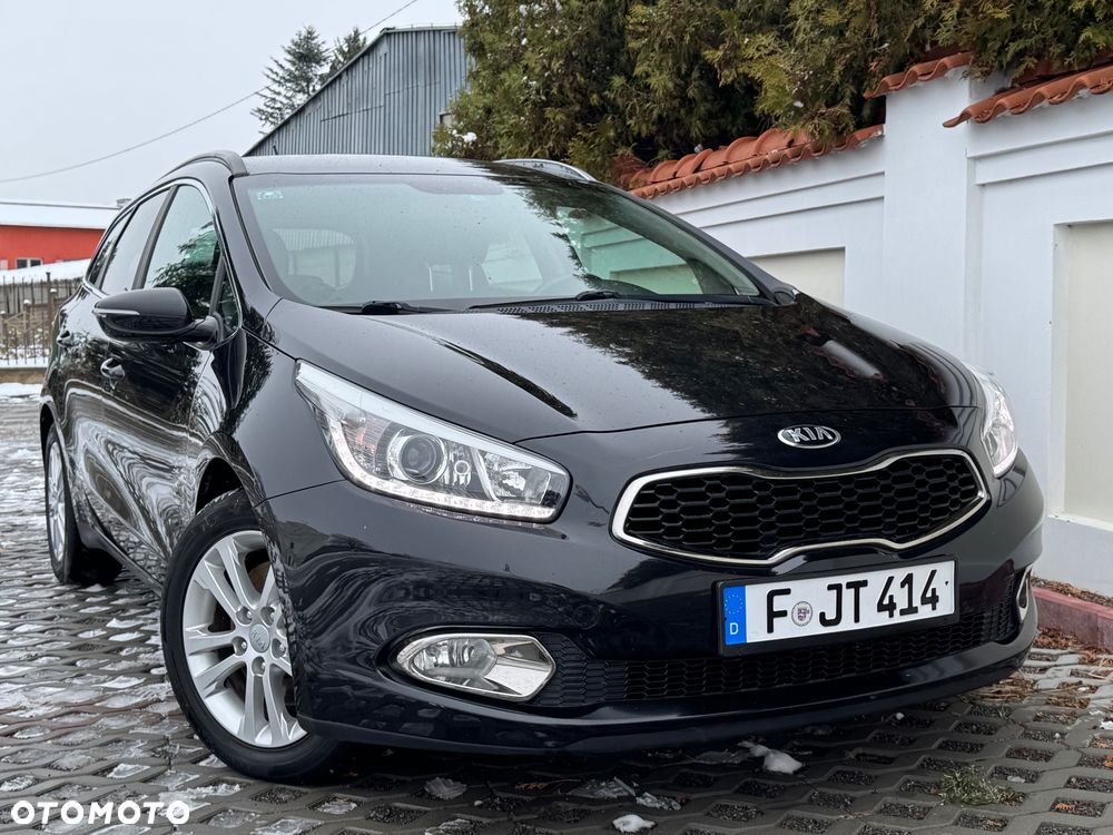 Kia Ceed - 32