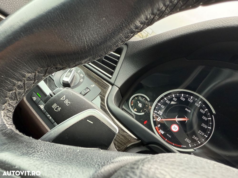 BMW Seria 5 530d xDrive AT - 11