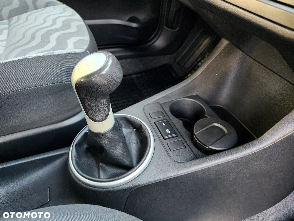 Skoda Fabia 1.2 HTP Ambiente - 25