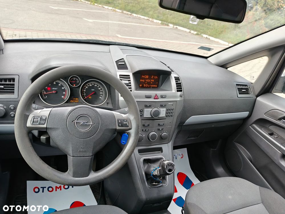 Kia Carnival V6 Executive - 5