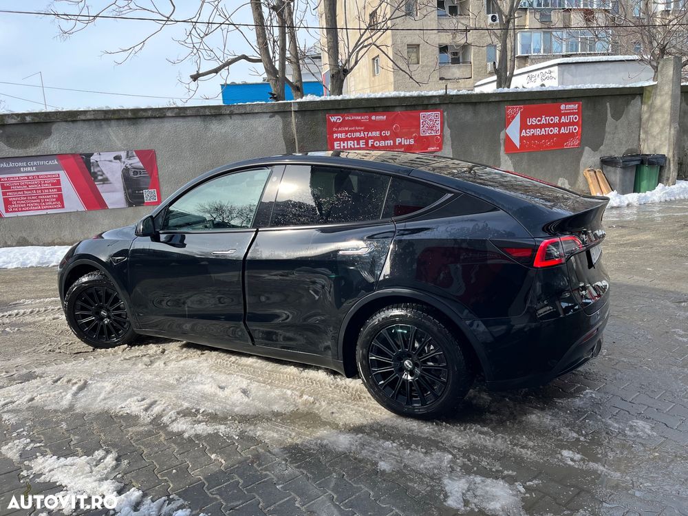 Tesla Model Y - 11