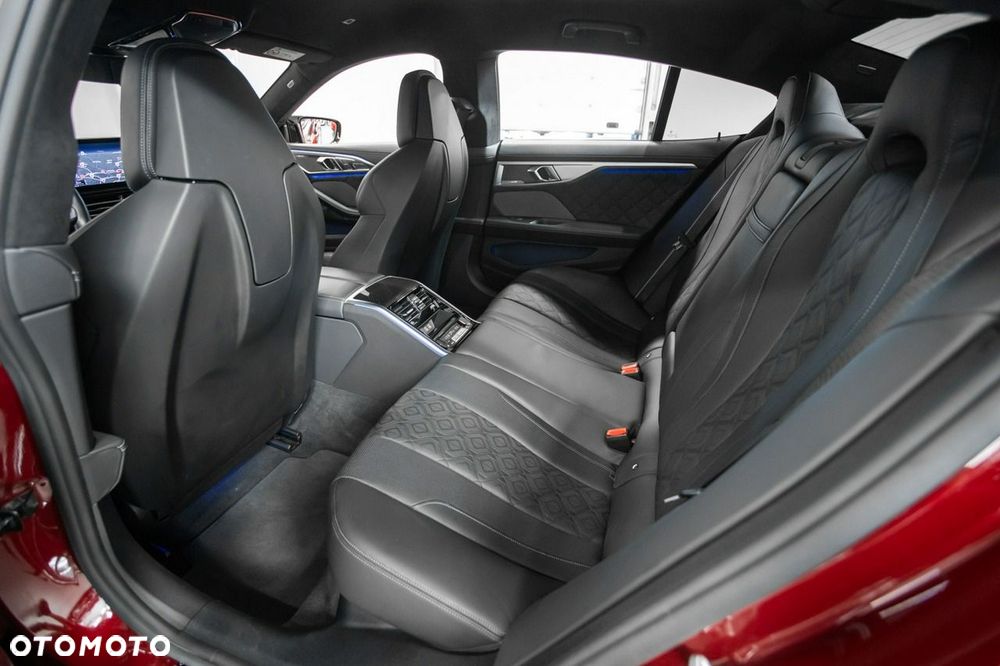 BMW M8 Competition - 30