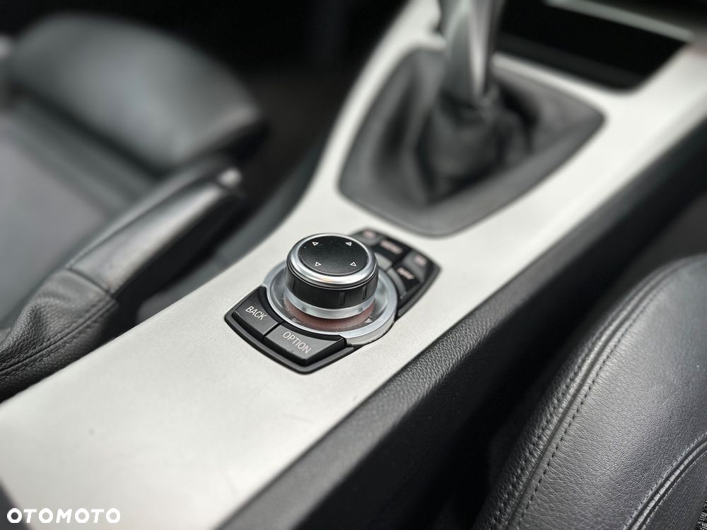 BMW Seria 3 320d xDrive - 17