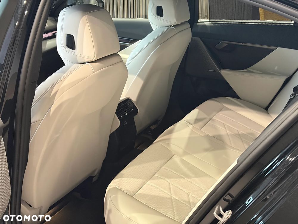BMW Seria 5 520i mHEV M Sport - 28