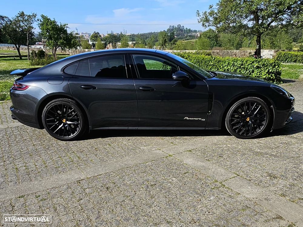 Porsche Panamera 4 E-Hybrid 10 Years Edition - 3