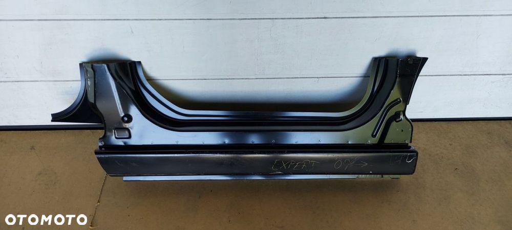 Słupek próg prawy poszycie Expert Scudo Jumpy 07- - 1