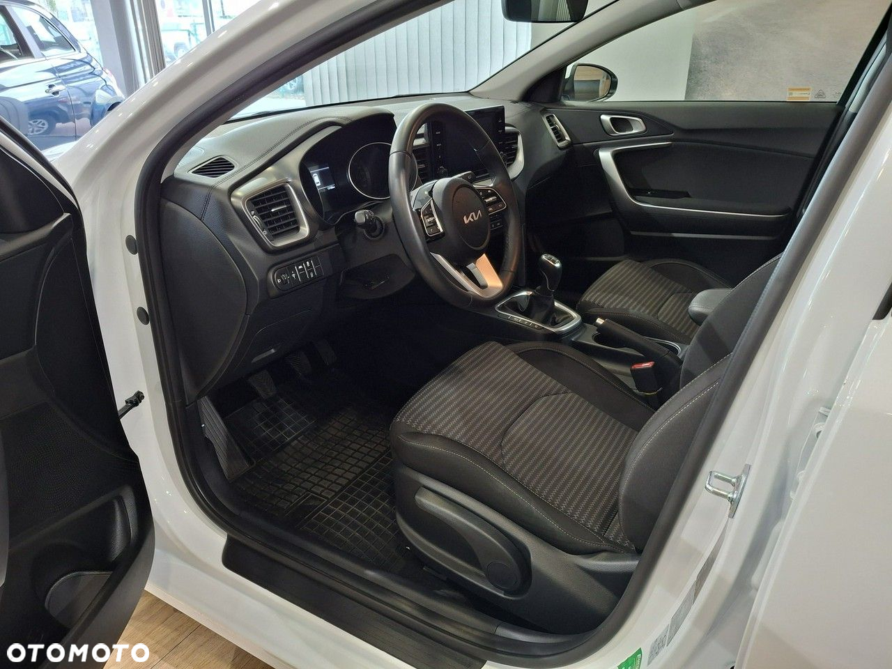 Kia Ceed - 10