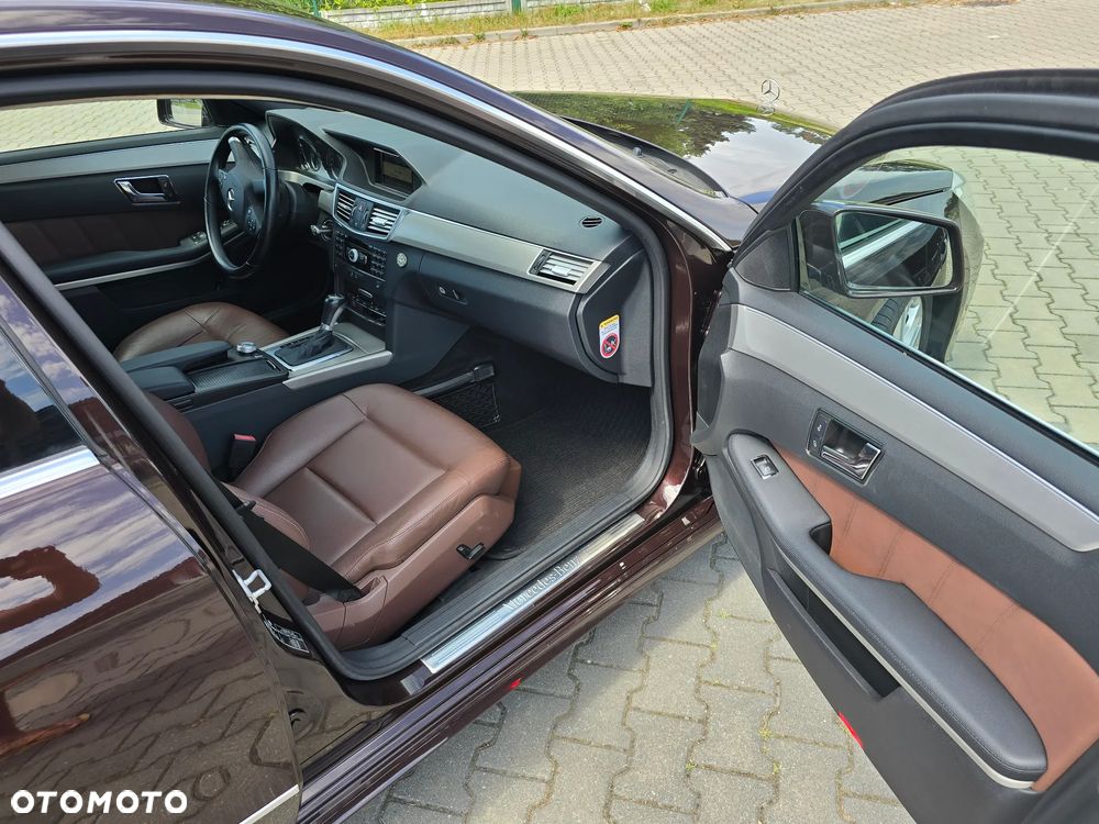 Mercedes-Benz Klasa E 250 CGI BlueEFFICIENCY 7G-TRONIC Avantgarde - 25