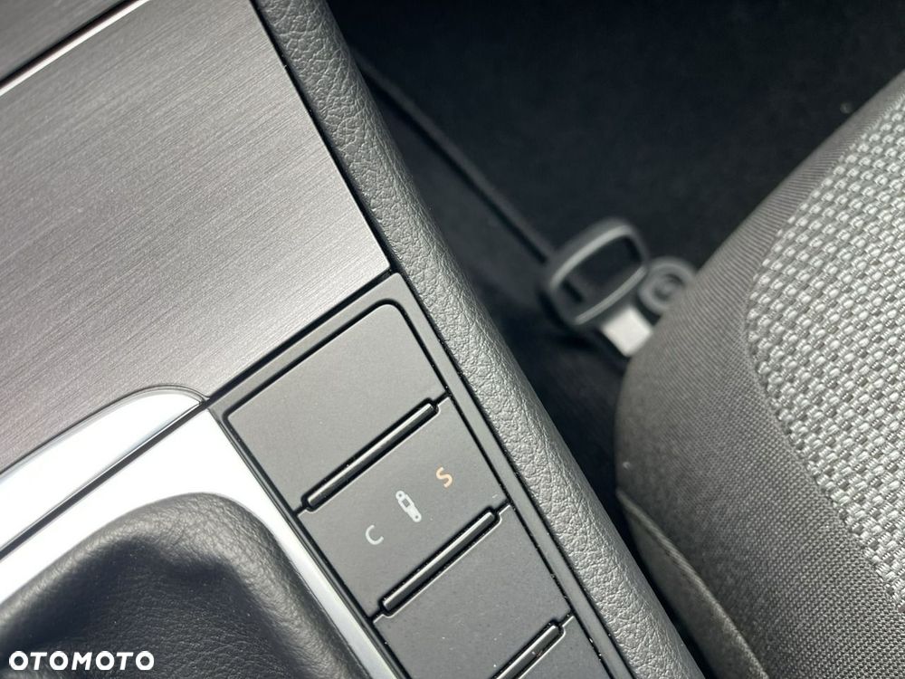 Volkswagen Passat - 37