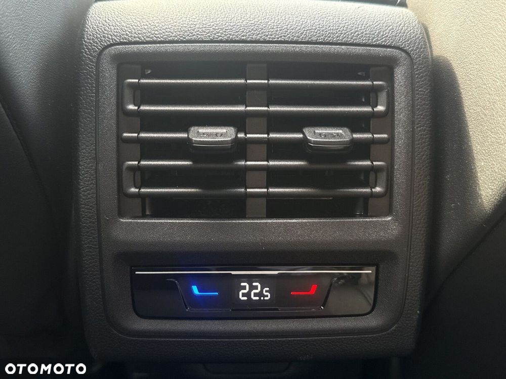 Volkswagen Golf 1.5 eTSI mHEV R-Line DSG - 33