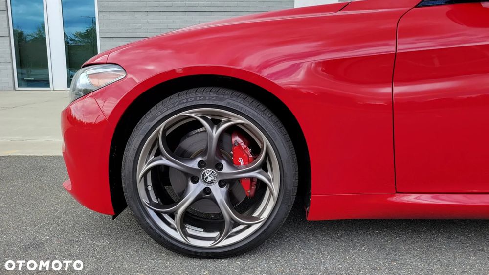 Alfa Romeo Giulia 2.0 Turbo 16V AT8-Q4 Ti - 40