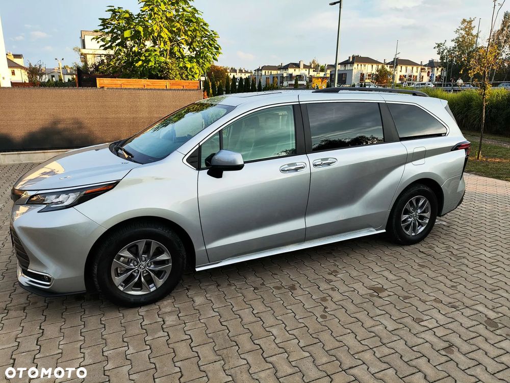 Toyota Sienna - 4