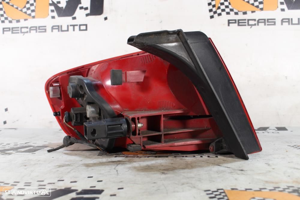 Farolim Direito Audi A4 (8K2, B8)  8K5945096d / Chassi Passageiro Seda - 9