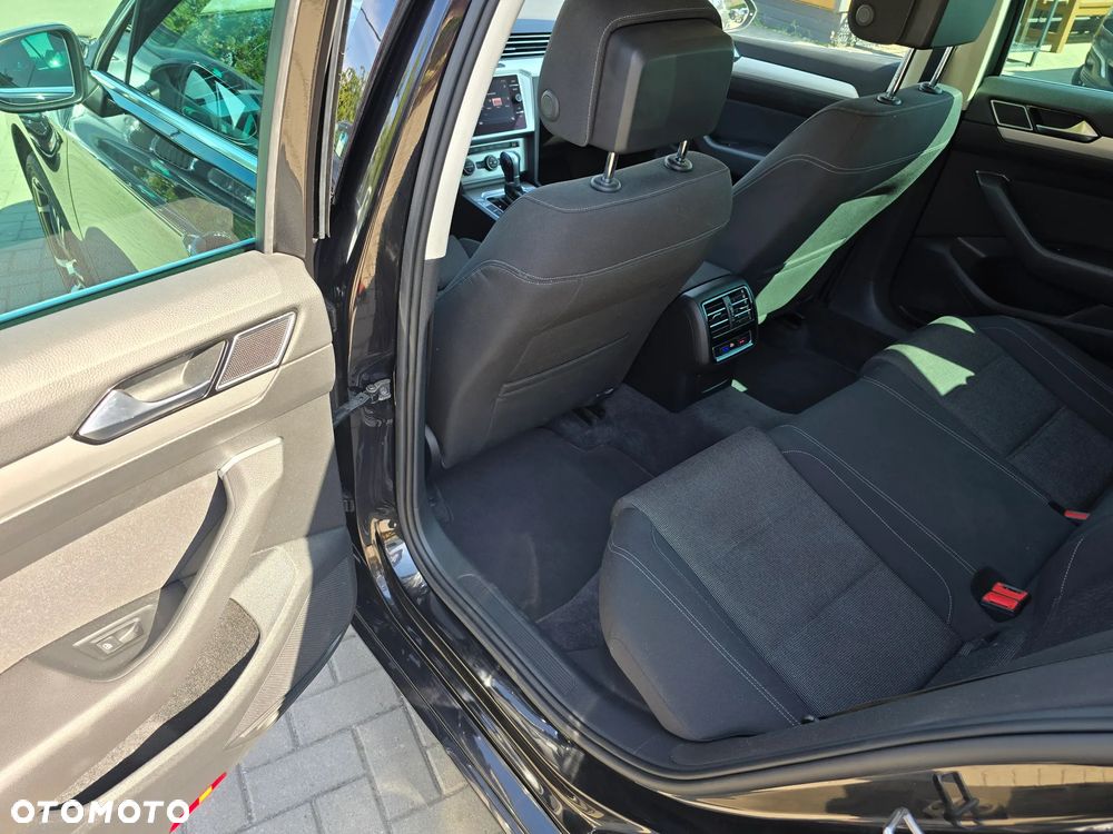 Volkswagen Passat - 9
