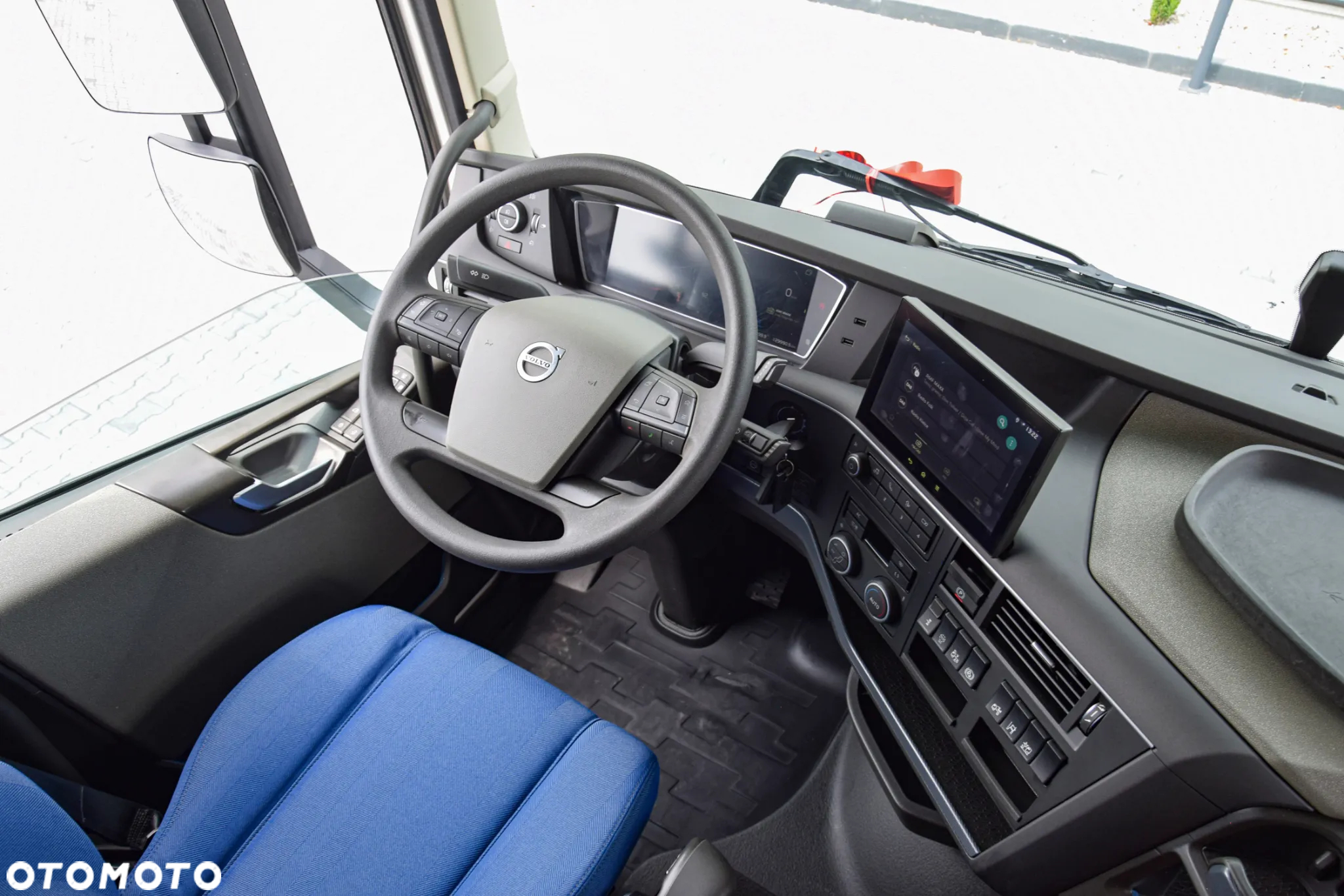 Volvo FH500 / EURO 6 / NOWY MODEL / KLIMATYZACJA POSTOJOWA / ACC / LEDY / 2 ZBIORNIKI / FULL SPILERY / 2023 / NISKI PRZEBIEG / SERWISOWANY / SPROWADZONY - 26