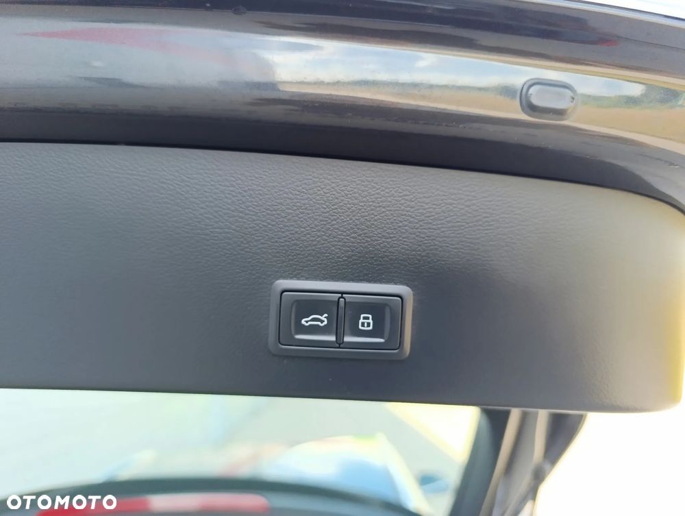 Audi A6 Avant 2.0 TDI Ultra S tronic - 31