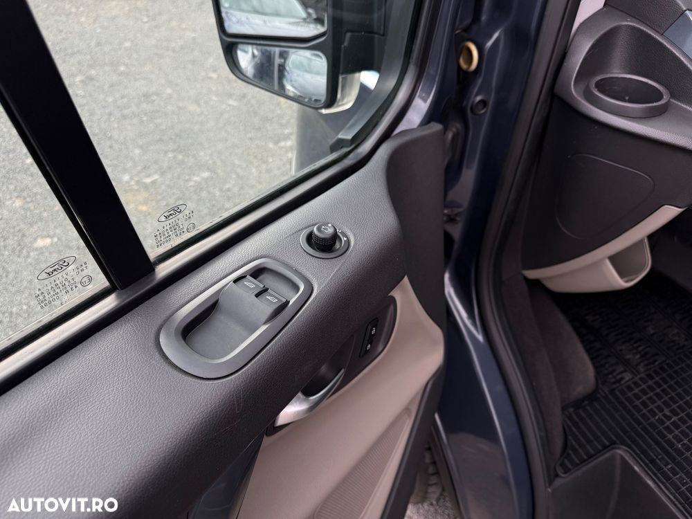 Ford Tourneo Custom - 16