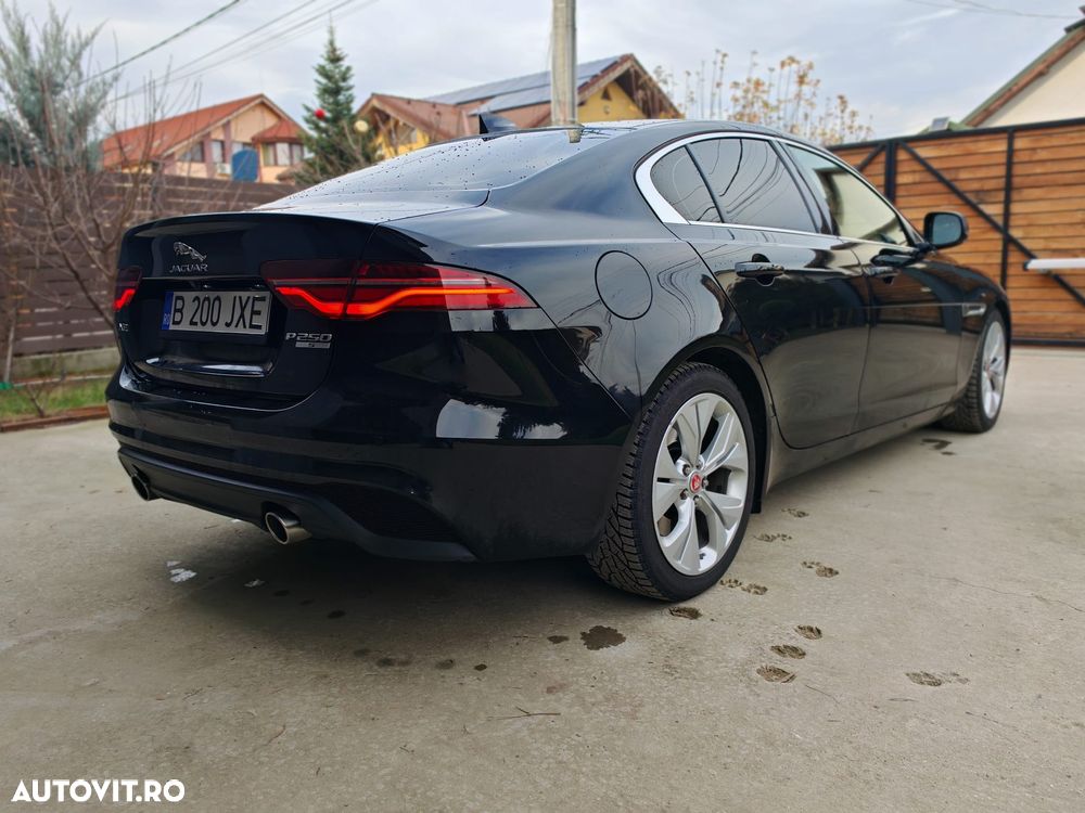 Jaguar XE P250 RWD Standard S - 6