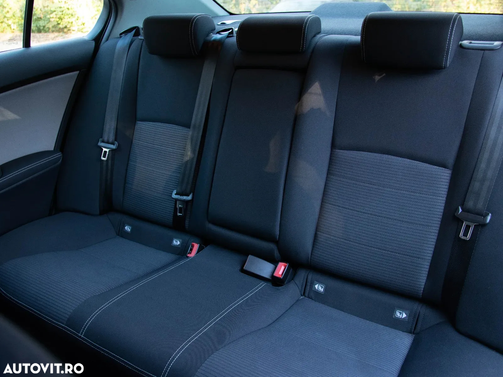 Toyota Avensis 2.0 D-4D Executive - 19