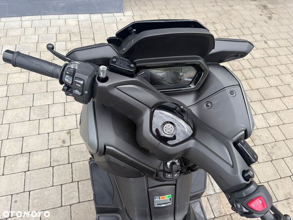Yamaha X-max - 12