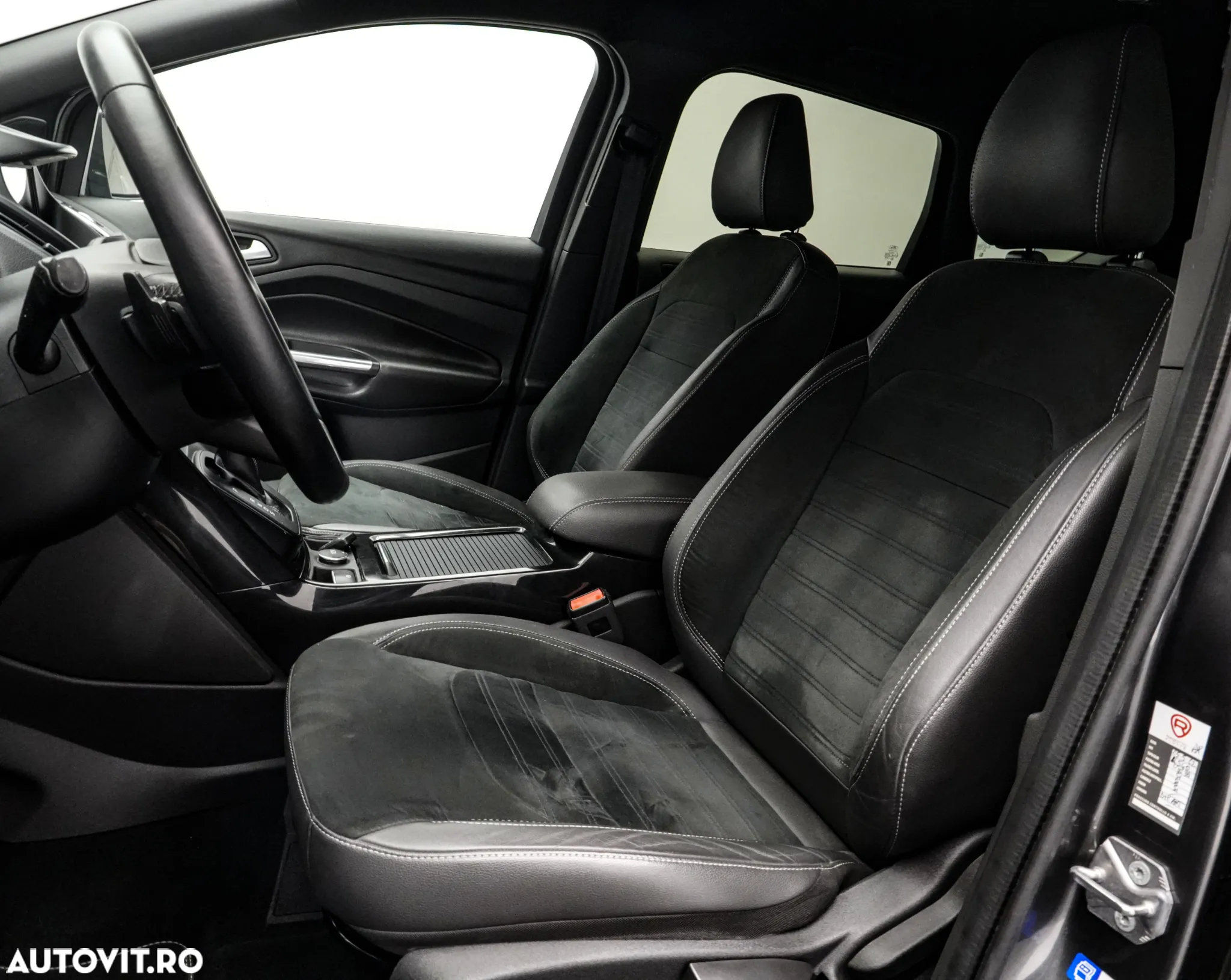 Ford Kuga 2.0 TDCi 4WD Powershift ST-Line - 11