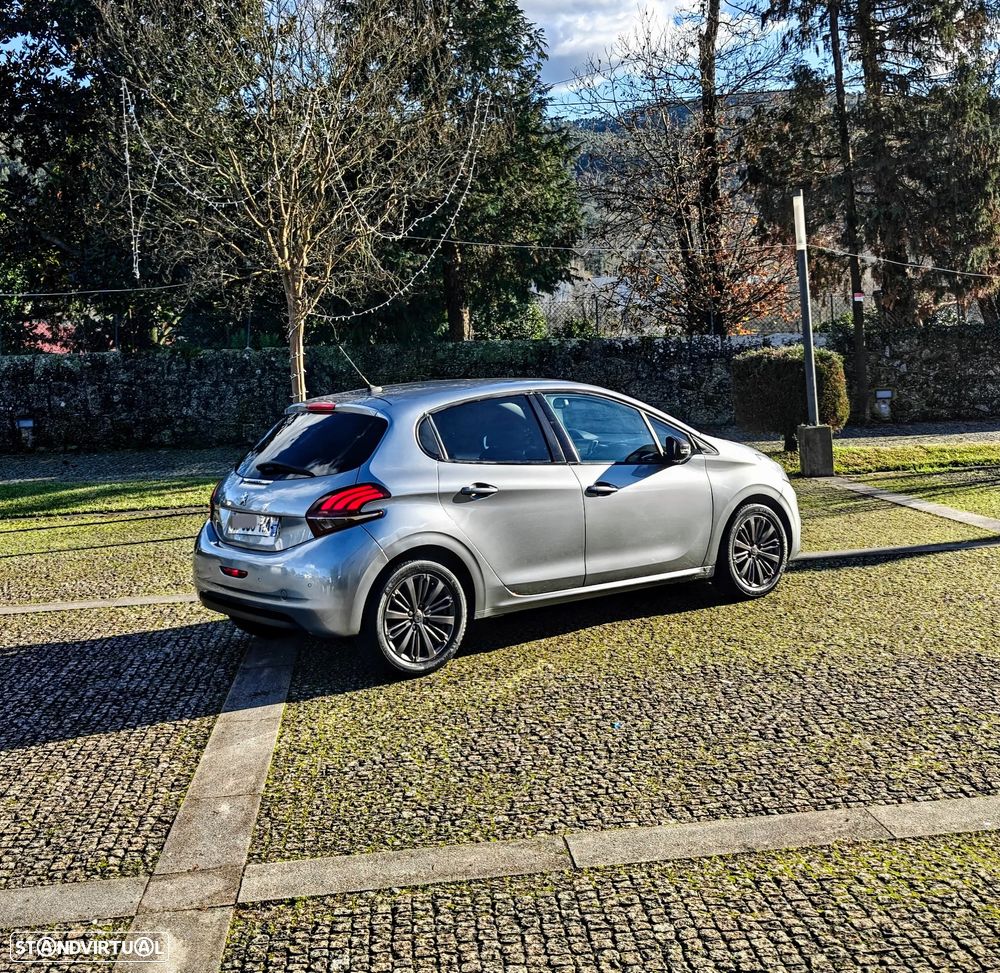 Peugeot 208 PureTech 110 Stop & Start Signature - 22