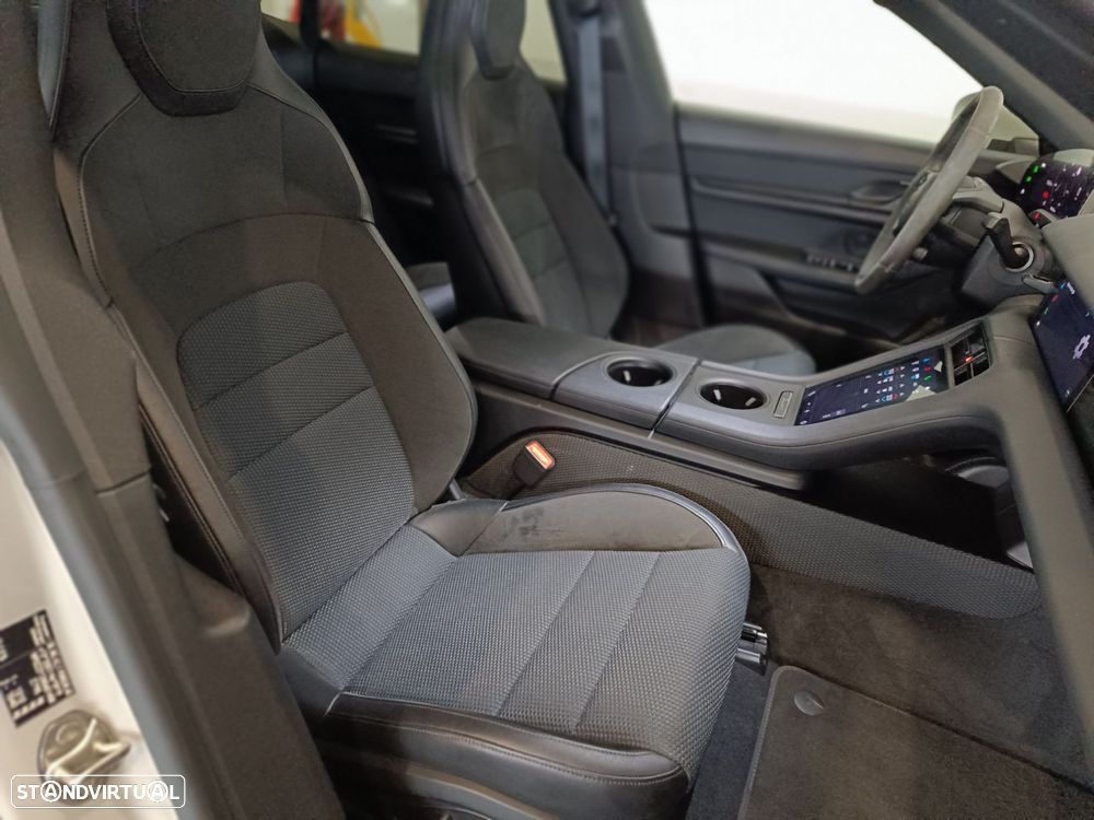 Porsche Taycan 4 - 30