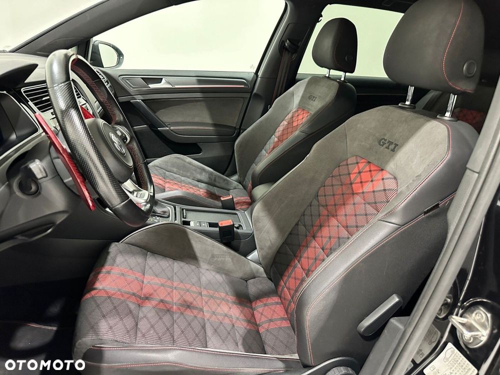 Volkswagen Golf - 36