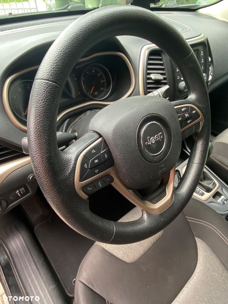 Jeep Cherokee - 13