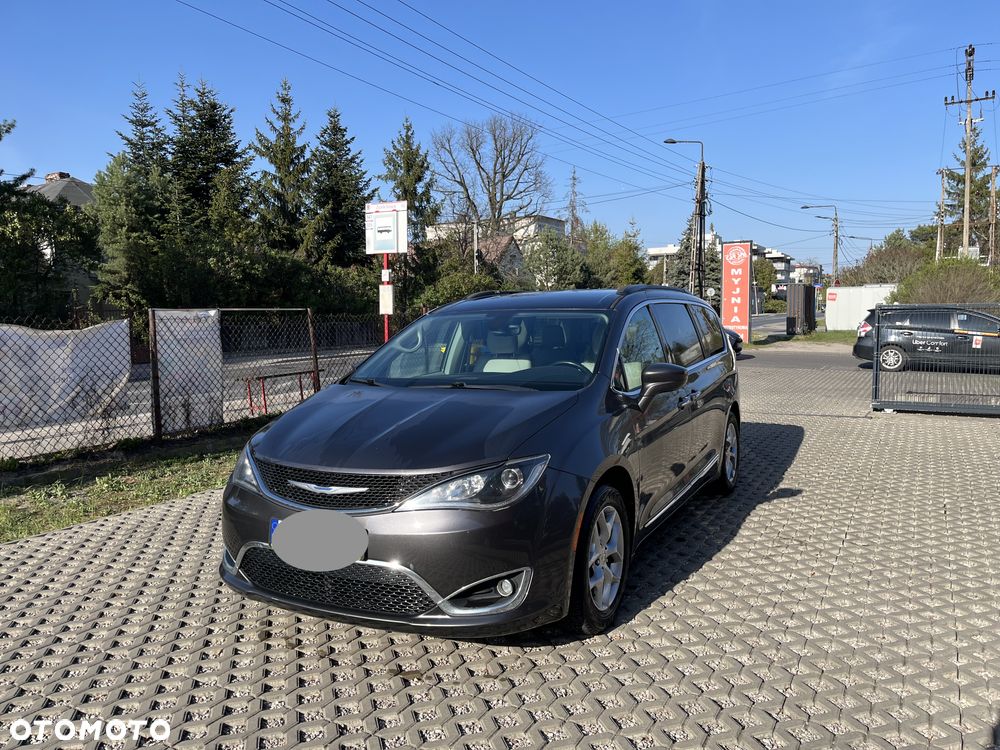 Chrysler Pacifica - 3